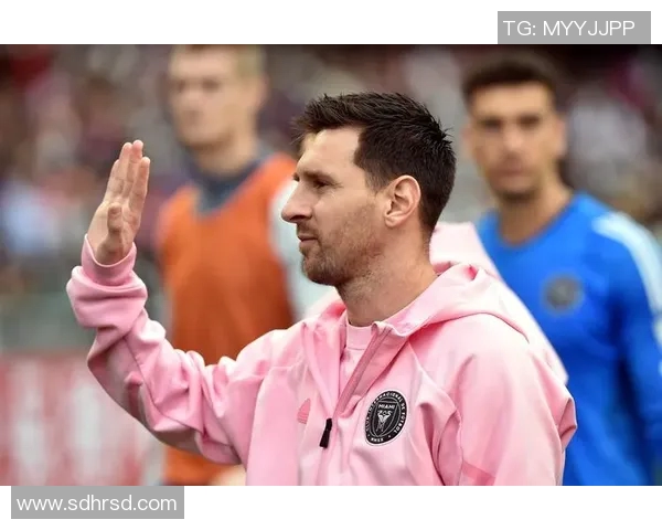 足坛巨星梦幻合体图集呈现传奇与未来同框的震撼瞬间